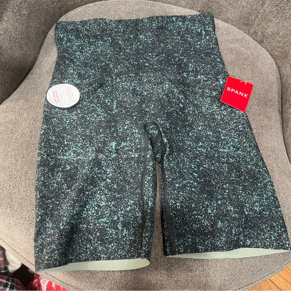Spanx booty‎ boost printed bike shorts size S